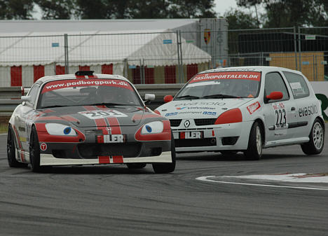 Tom Pedersen (201) fører division 2 inden afslutningen på Padborg Park i denne Honda S2000, som han deler med makkeren Jesper Kristoffersen.